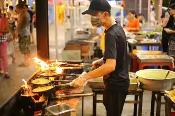 amazing street food in Taipei Taiwan